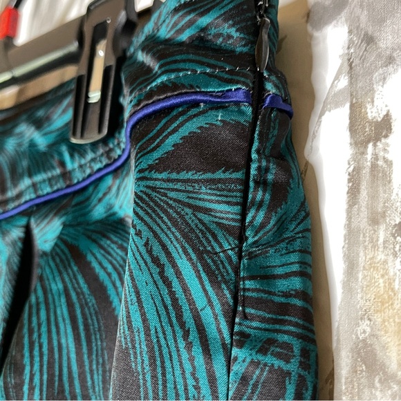 🚨East 5th Blue/Green Peacock Print Front Pleat Skirt Size 16 - Picture 4 of 6